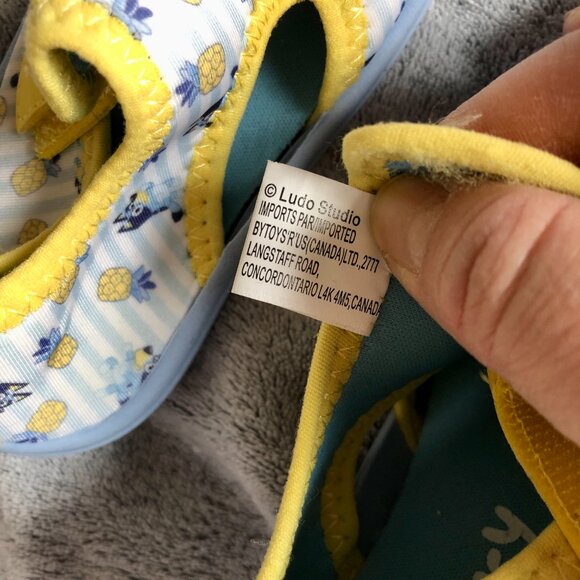 [Kids 5/6] NWOT Bluey Toddler Water Shoes Pineapple Stripe Swim Pool Beach Aqua - Picture 4 of 5